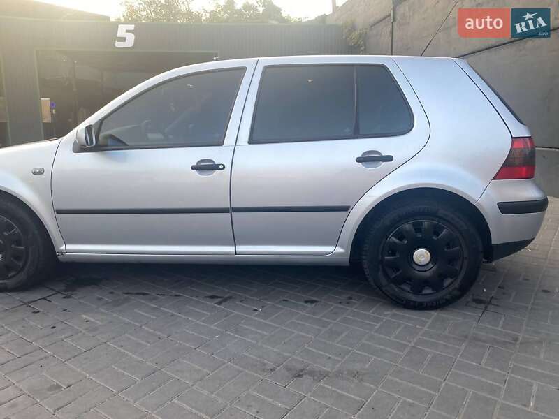 Хетчбек Volkswagen Golf 2000 в Запоріжжі