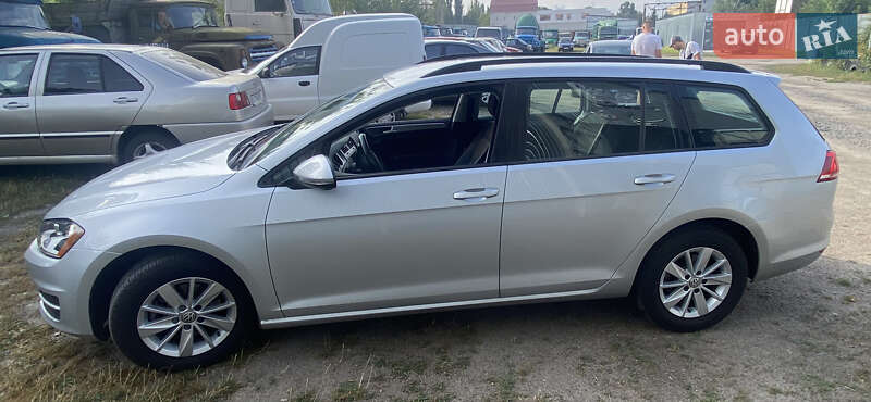 Универсал Volkswagen Golf 2017 в Фастове