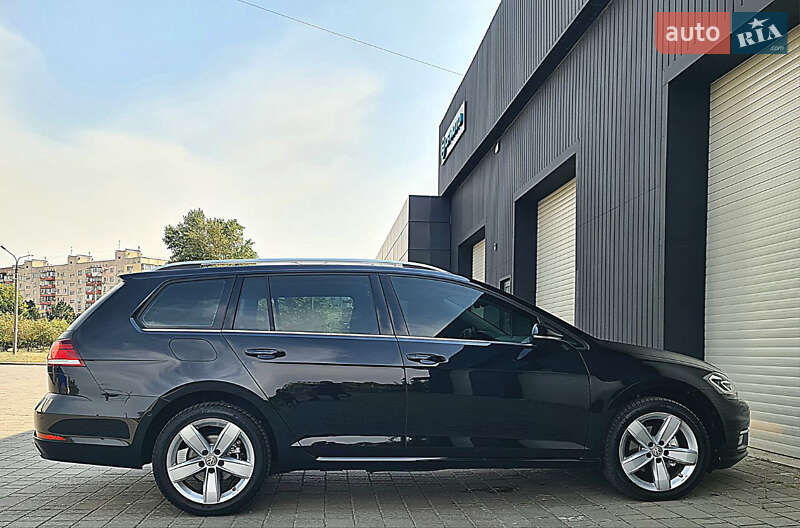Універсал Volkswagen Golf 2020 в Запоріжжі