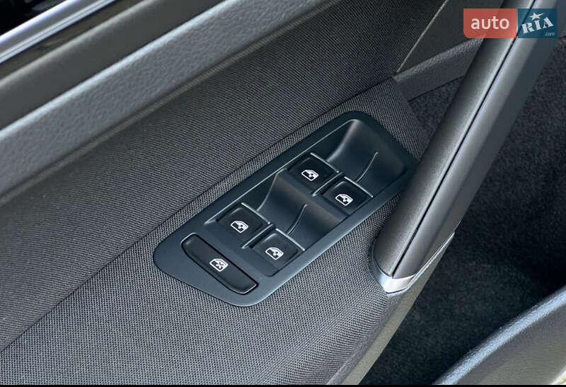 Універсал Volkswagen Golf 2020 в Запоріжжі