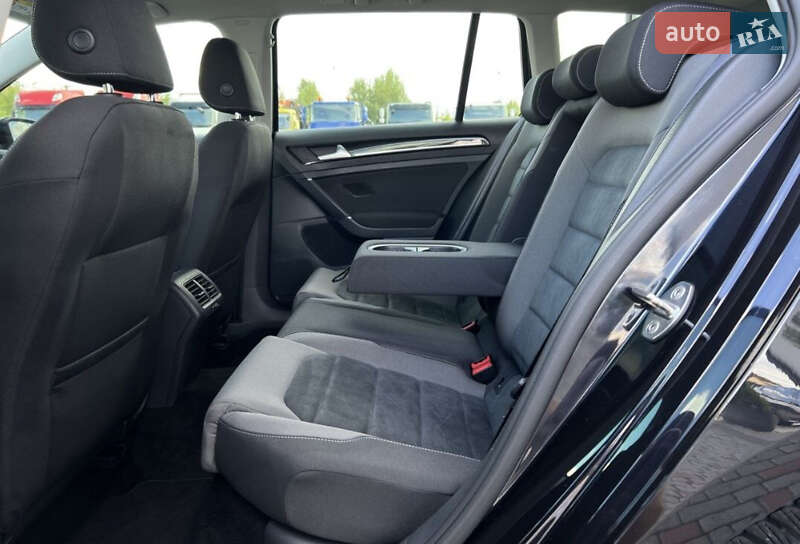 Універсал Volkswagen Golf 2020 в Запоріжжі