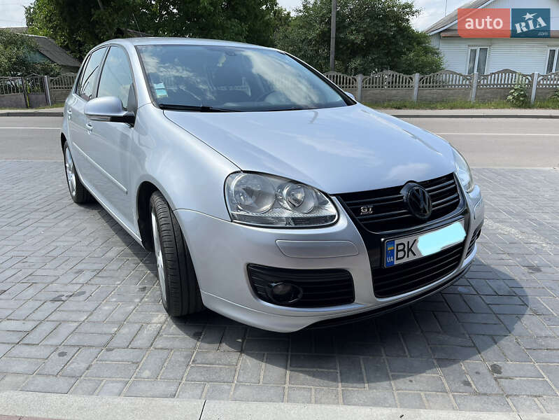 Хэтчбек Volkswagen Golf 2008 в Ровно