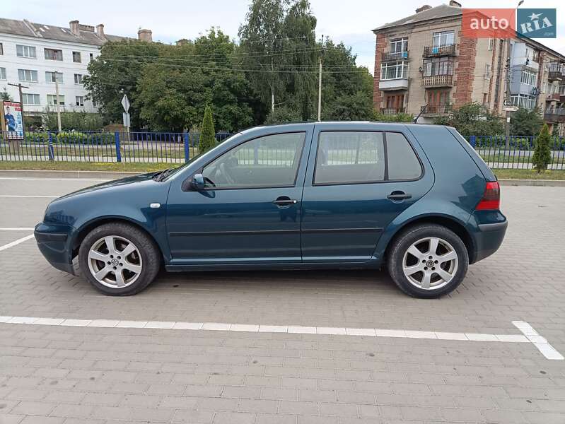 Хетчбек Volkswagen Golf 2002 в Старокостянтинові