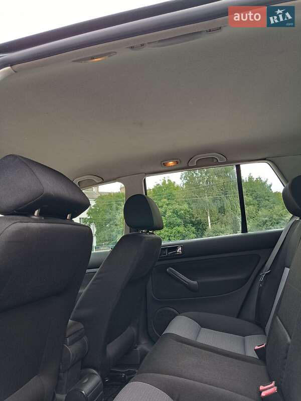 Хетчбек Volkswagen Golf 2002 в Старокостянтинові