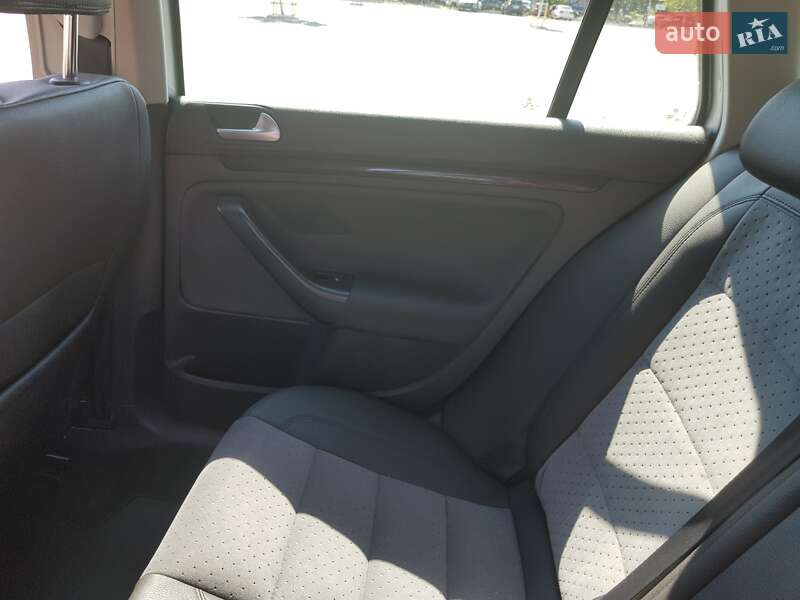 Універсал Volkswagen Golf 2013 в Броварах