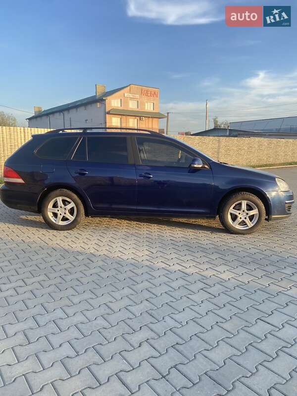 Універсал Volkswagen Golf 2007 в Чернівцях