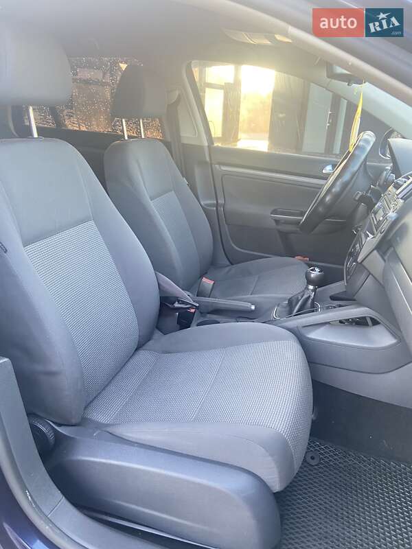 Універсал Volkswagen Golf 2007 в Чернівцях