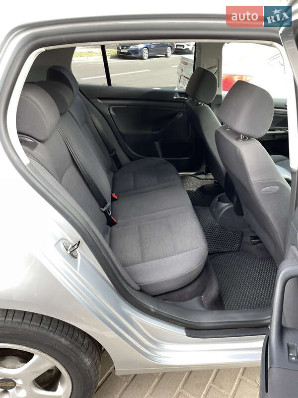 Універсал Volkswagen Golf 2004 в Києві