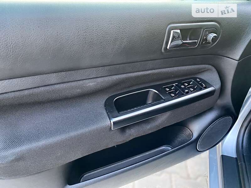 Хэтчбек Volkswagen Golf 2001 в Дрогобыче