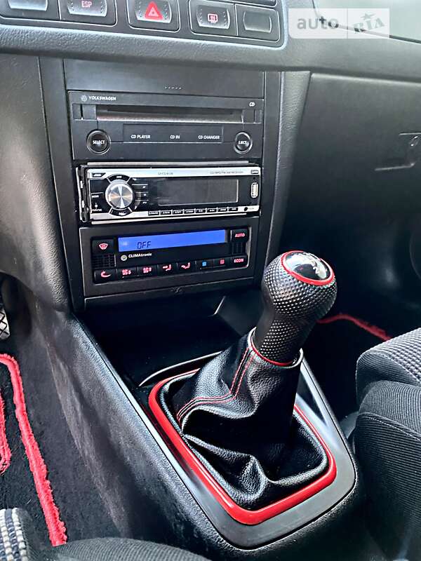 Хэтчбек Volkswagen Golf 2001 в Дрогобыче