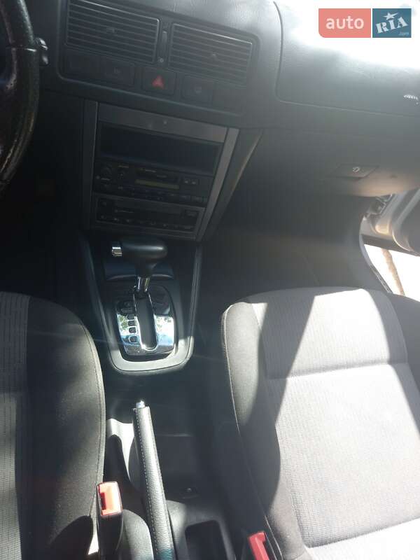 Універсал Volkswagen Golf 2004 в Ємільчиному