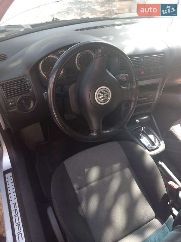 Універсал Volkswagen Golf 2004 в Ємільчиному