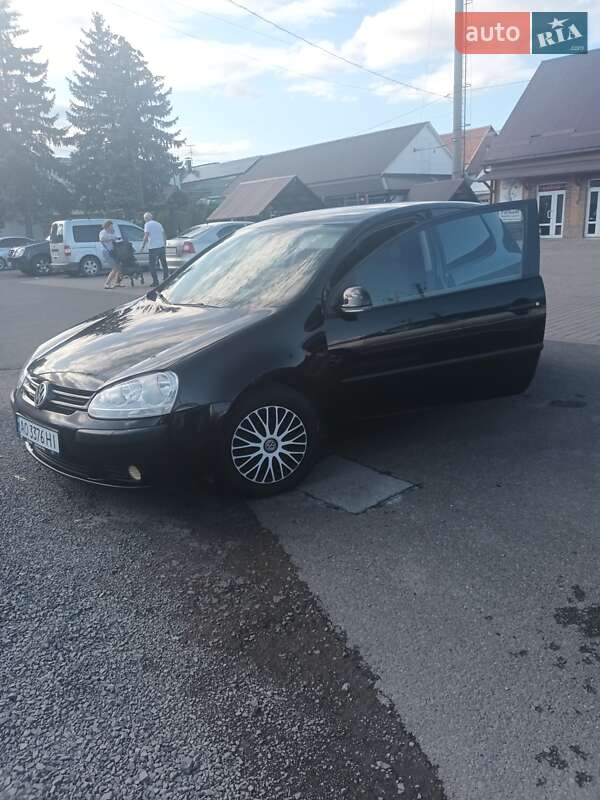 Хетчбек Volkswagen Golf 2004 в Ужгороді