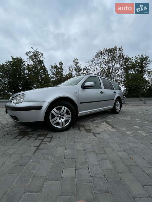 Універсал Volkswagen Golf 2001 в Вінниці