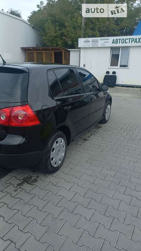 Хетчбек Volkswagen Golf 2007 в Чернівцях