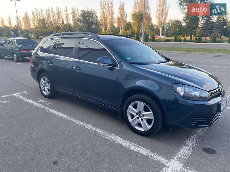 Універсал Volkswagen Golf 2009 в Новомосковську