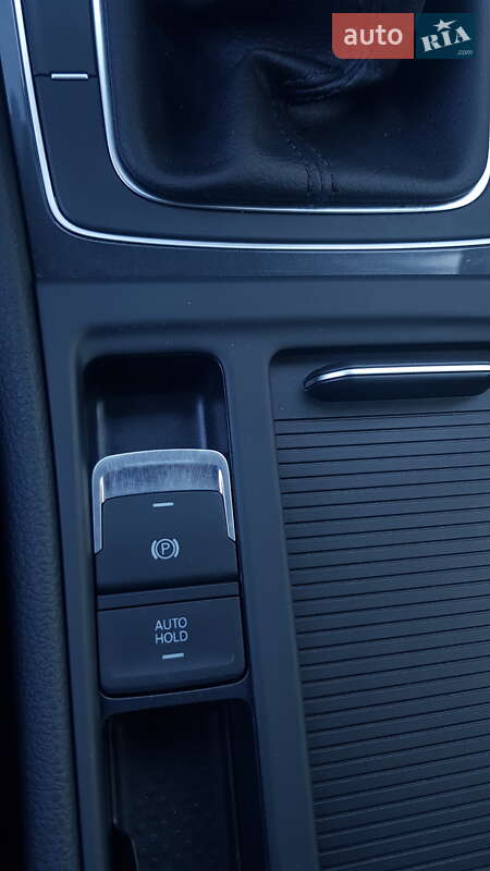 Універсал Volkswagen Golf 2020 в Ужгороді