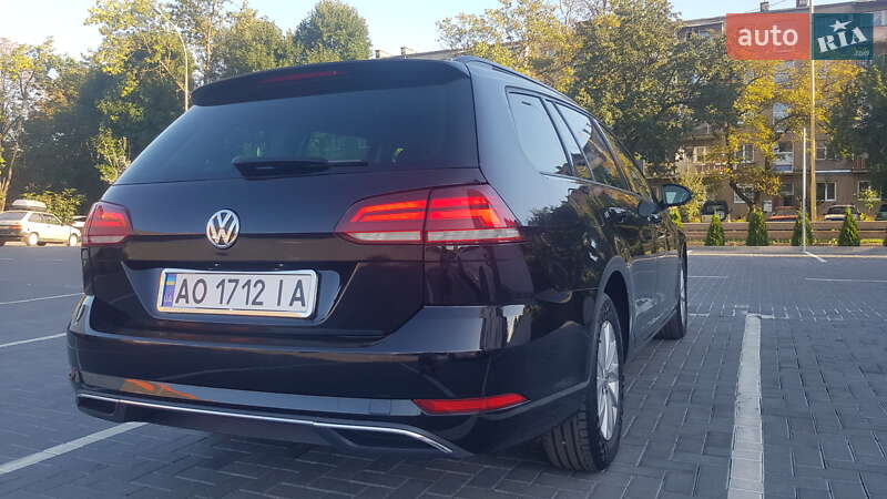 Універсал Volkswagen Golf 2020 в Ужгороді