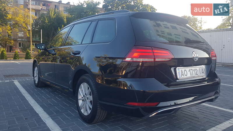 Універсал Volkswagen Golf 2020 в Ужгороді