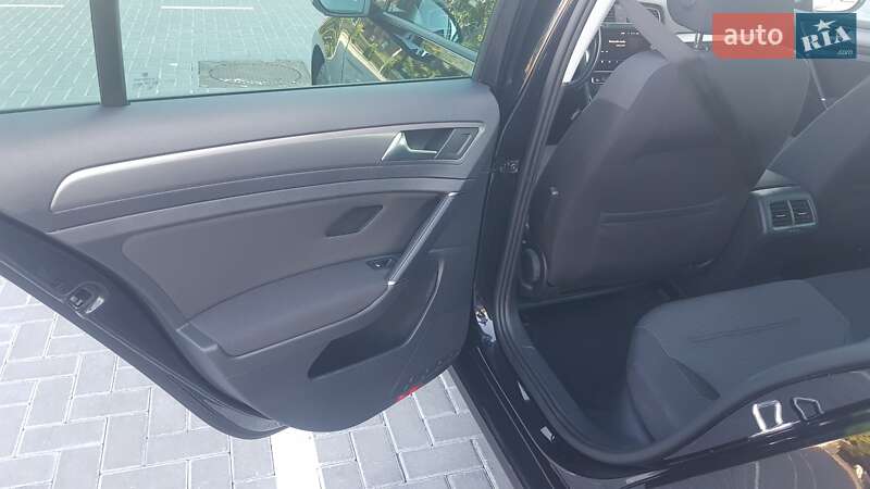 Універсал Volkswagen Golf 2020 в Ужгороді