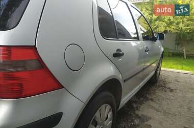 Хэтчбек Volkswagen Golf 2000 в 