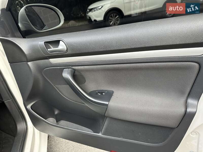 Універсал Volkswagen Golf 2013 в Києві
