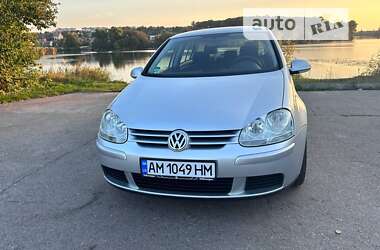 Хэтчбек Volkswagen Golf 2005 в 