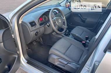 Хэтчбек Volkswagen Golf 2005 в 