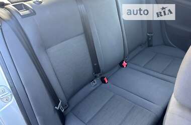 Хэтчбек Volkswagen Golf 2005 в 