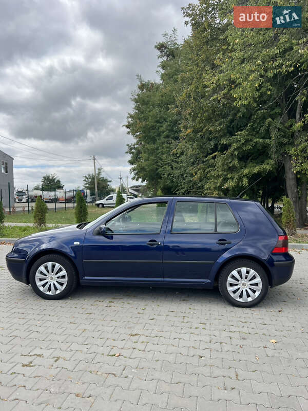 Хетчбек Volkswagen Golf 2001 в Вінниці