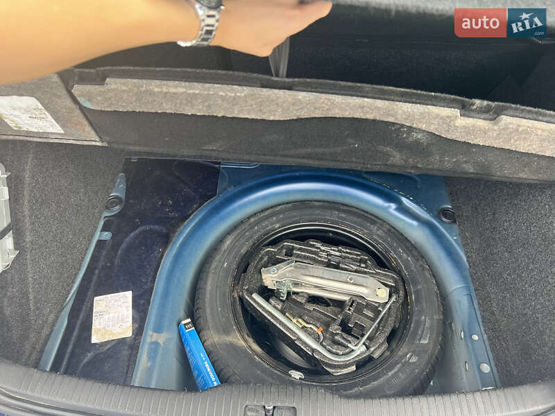 Хетчбек Volkswagen Golf 2001 в Вінниці