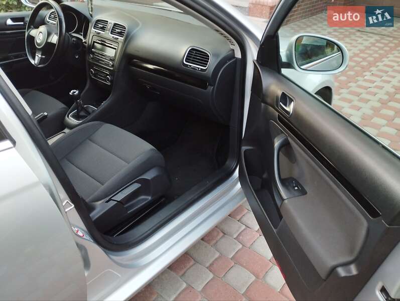 Універсал Volkswagen Golf 2010 в Житомирі