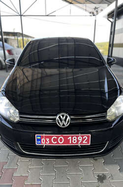 Хэтчбек Volkswagen Golf 2010 в 
