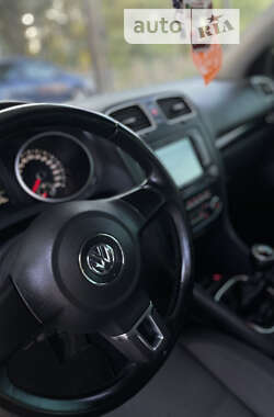 Хэтчбек Volkswagen Golf 2010 в 