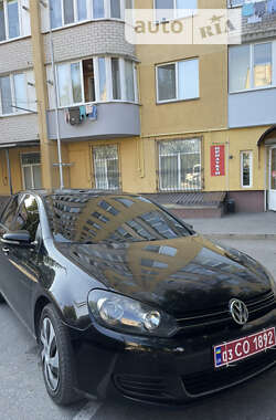 Хэтчбек Volkswagen Golf 2010 в 