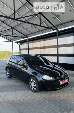 Хэтчбек Volkswagen Golf 2010 в 