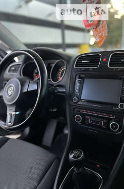 Хэтчбек Volkswagen Golf 2010 в 