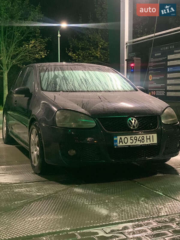 Хетчбек Volkswagen Golf 2004 в Тячеві