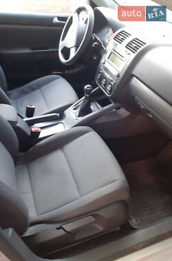 Хэтчбек Volkswagen Golf 2008 в 