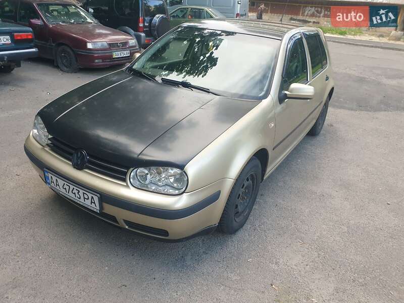 Хэтчбек Volkswagen Golf 2003 в Киеве