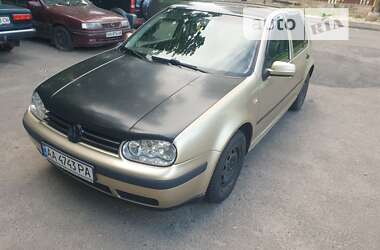 Хэтчбек Volkswagen Golf 2003 в Киеве