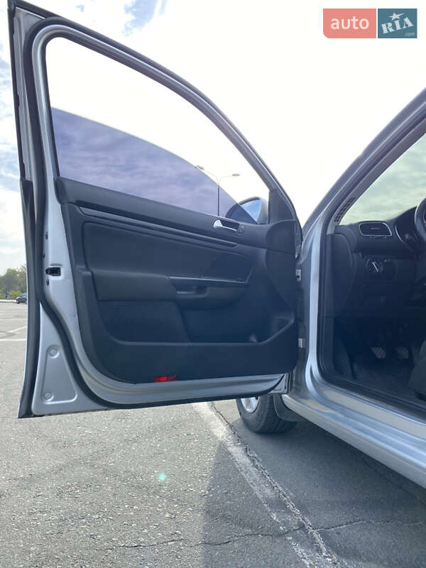 Универсал Volkswagen Golf 2009 в Сумах