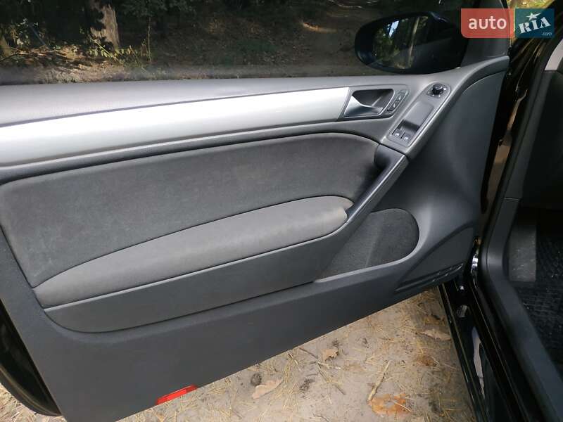 Хетчбек Volkswagen Golf 2009 в Харкові