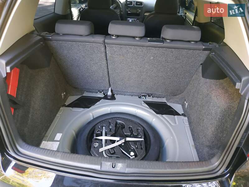 Хетчбек Volkswagen Golf 2009 в Харкові