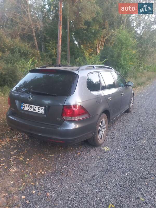 Універсал Volkswagen Golf 2010 в Миргороді