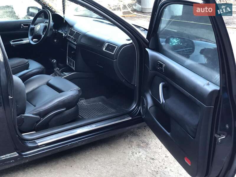 Хетчбек Volkswagen Golf 2002 в Білій Церкві