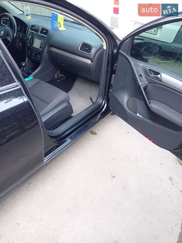 Хэтчбек Volkswagen Golf 2011 в Белозерке