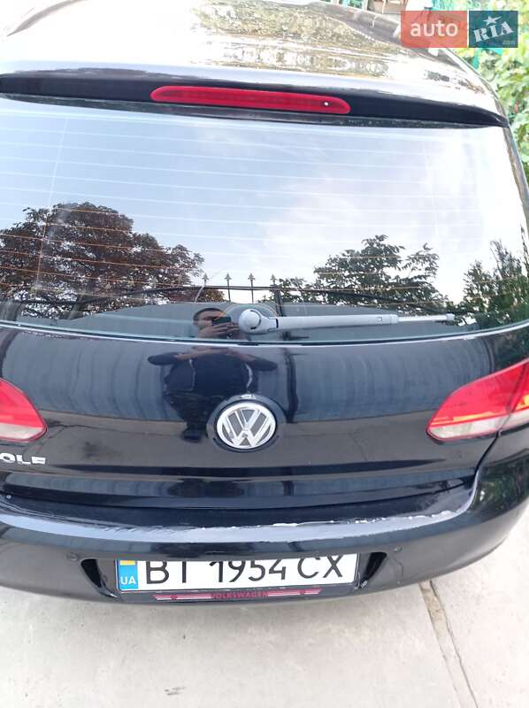 Хэтчбек Volkswagen Golf 2011 в Белозерке