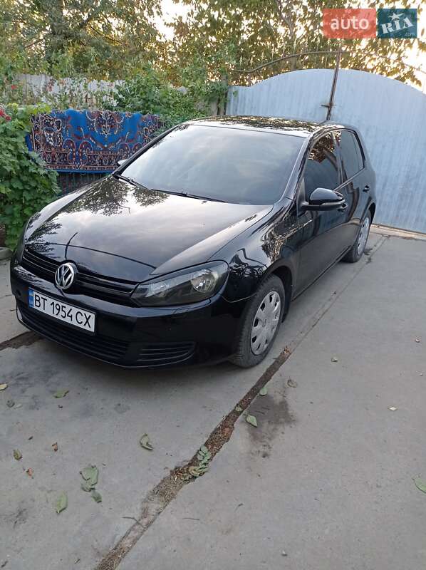 Хэтчбек Volkswagen Golf 2011 в Белозерке