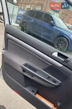 Хэтчбек Volkswagen Golf 2007 в 
